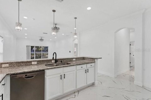 House in Gibsonton, Florida 3 bedrooms, 170.94 sq.m. № 1869745 - photo 10