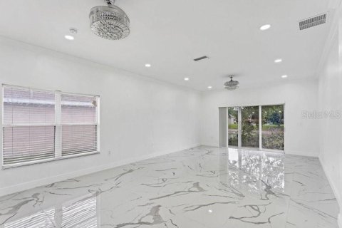 House in Gibsonton, Florida 3 bedrooms, 170.94 sq.m. № 1869745 - photo 22
