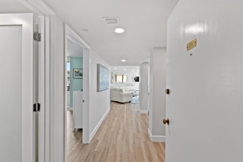 Copropriété à vendre à South Palm Beach, Floride: 2 chambres, 124.49 m2 № 2282492 - photo 9