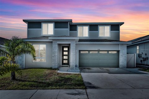 House in Davenport, Florida 6 bedrooms, 288.55 sq.m. № 1904679 - photo 1