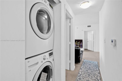 Condo in Aventura, Florida, 2 bedrooms  № 1864131 - photo 17