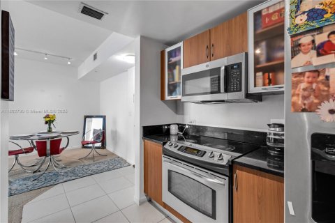 Condo in Aventura, Florida, 2 bedrooms  № 1864131 - photo 13