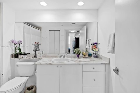 Condo in Aventura, Florida, 2 bedrooms  № 1864131 - photo 20