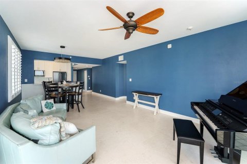Condo in South Pasadena, Florida, 2 bedrooms  № 1855454 - photo 12