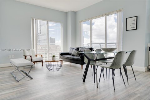 Condominio en venta en Miami, Florida, 2 dormitorios, 96.25 m2 № 1945551 - foto 1