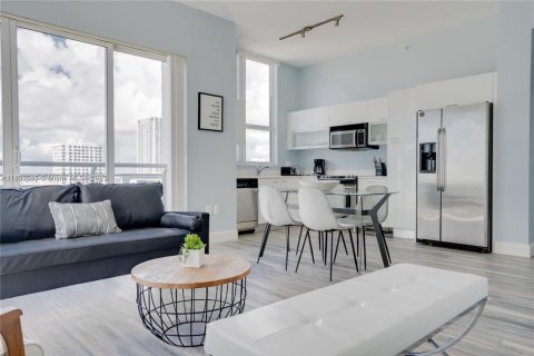 Condominio en venta en Miami, Florida, 2 dormitorios, 96.25 m2 № 1945551 - foto 3
