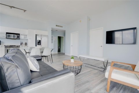 Condominio en venta en Miami, Florida, 2 dormitorios, 96.25 m2 № 1945551 - foto 2