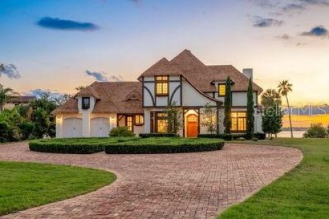 House in Merrit Island, Florida 5 bedrooms, 379.88 sq.m. № 1743254 - photo 3