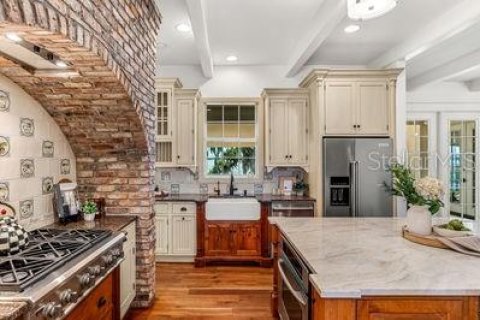 House in Merrit Island, Florida 5 bedrooms, 379.88 sq.m. № 1743254 - photo 10