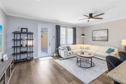 Townhouse in Sanford, Florida 2 bedrooms, 177.63 sq.m. № 2299547 - photo 10