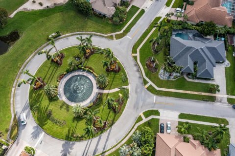 House in Wellington, Florida 4 bedrooms, 288.93 sq.m. № 1096382 - photo 1