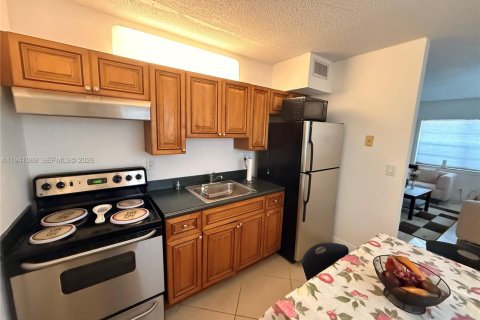 Copropriété à louer à Oakland Park, Floride: 2 chambres, 60.39 m2 № 1997843 - photo 5