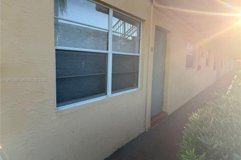 Copropriété à louer à Oakland Park, Floride: 2 chambres, 60.39 m2 № 1997843 - photo 11