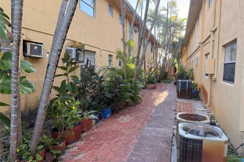 Copropriété à louer à Oakland Park, Floride: 2 chambres, 60.39 m2 № 1997843 - photo 10