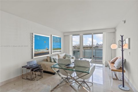 Copropriété à vendre à Miami Beach, Floride: 2 chambres, 112.41 m2 № 1839323 - photo 11