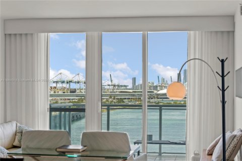 Copropriété à vendre à Miami Beach, Floride: 2 chambres, 112.41 m2 № 1839323 - photo 13