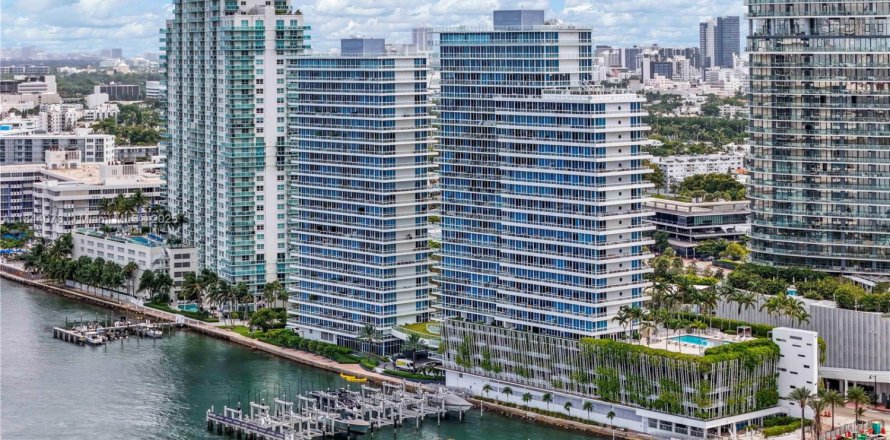 Condominio en Miami Beach, Florida, 2 dormitorios № 1839323