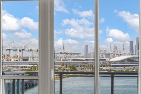 Copropriété à vendre à Miami Beach, Floride: 2 chambres, 112.41 m2 № 1839323 - photo 16