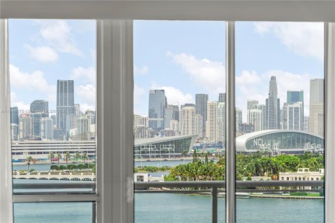 Copropriété à vendre à Miami Beach, Floride: 2 chambres, 112.41 m2 № 1839323 - photo 15
