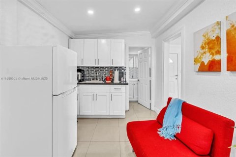 Villa ou maison à vendre à Miami, Floride: 4 chambres, 145.3 m2 № 2050090 - photo 3