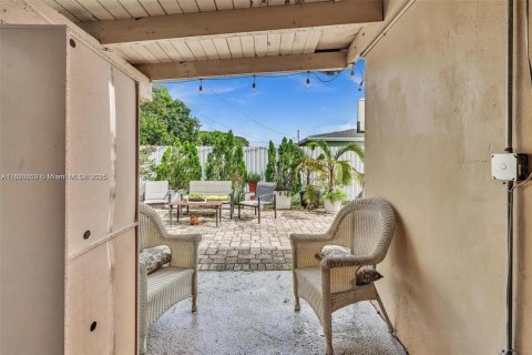 Villa ou maison à vendre à Miami, Floride: 4 chambres, 145.3 m2 № 2050090 - photo 8