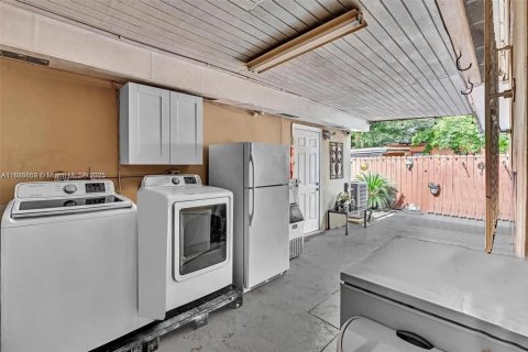 Villa ou maison à vendre à Miami, Floride: 4 chambres, 145.3 m2 № 2050090 - photo 9