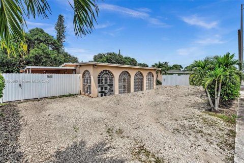 Villa ou maison à Miami, Floride 4 chambres, 145.3 m2 № 2050090