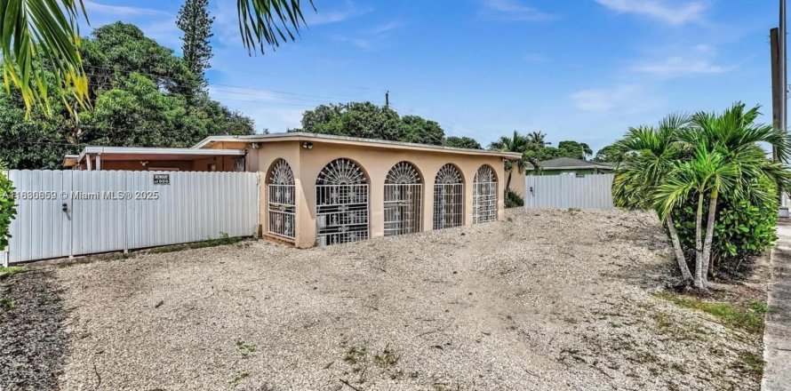 Villa ou maison à Miami, Floride 4 chambres, 145.3 m2 № 2050090
