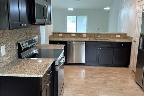 Casa en venta en Deltona, Florida, 4 dormitorios, 148.64 m2 № 2238705 - foto 10