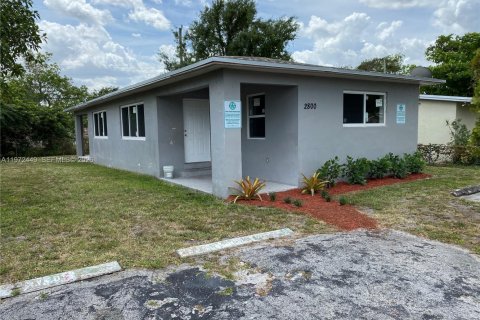 Снять в аренду виллу или дом в Форт-Лодердейл, Флорида 1 спальня, 65.03м2, № 2040352 - фото 4