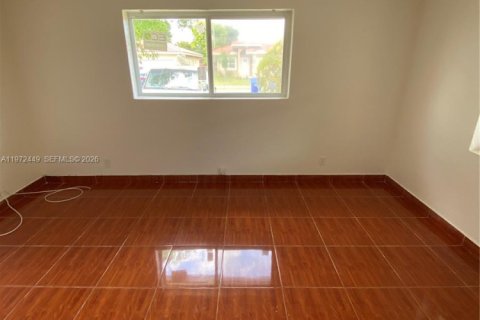 Снять в аренду виллу или дом в Форт-Лодердейл, Флорида 1 спальня, 65.03м2, № 2040352 - фото 3