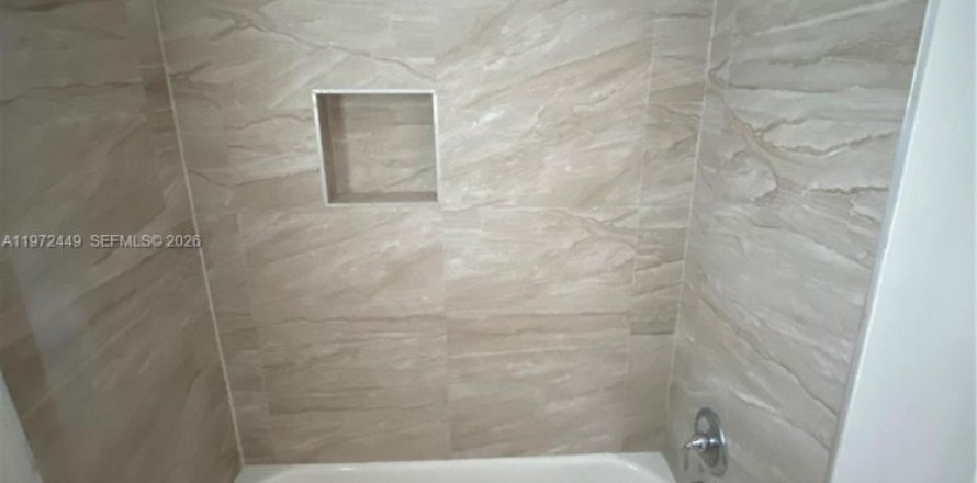 Дом в Форт-Лодердейл, Флорида 1 спальня, 65.03м2 № 2040352