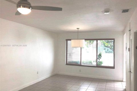 Appartement à louer à Miami Shores, Floride: 2 chambres, 78.97 m2 № 2071970 - photo 2