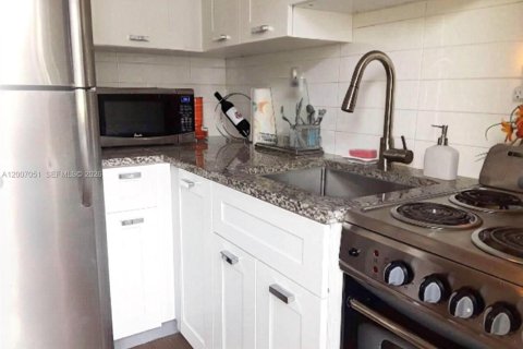 Appartement à louer à Miami Shores, Floride: 2 chambres, 78.97 m2 № 2071970 - photo 4