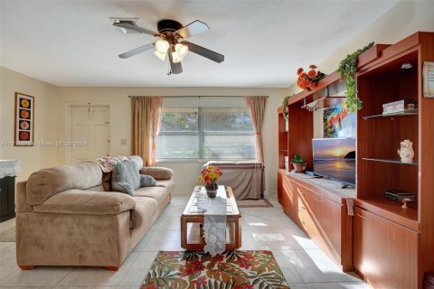 Villa ou maison à vendre à Deerfield Beach, Floride: 3 chambres, 102.56 m2 № 1463668 - photo 11