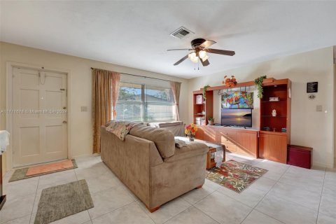 Villa ou maison à vendre à Deerfield Beach, Floride: 3 chambres, 102.56 m2 № 1463668 - photo 10