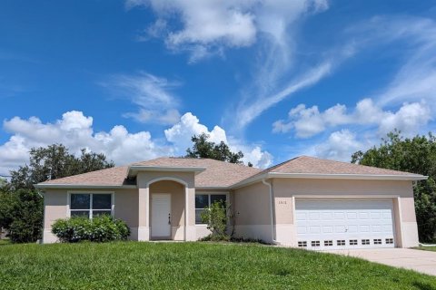 House in Port Charlotte, Florida 3 bedrooms, 174.84 sq.m. № 2352402