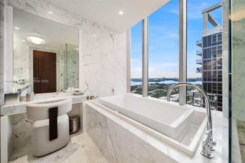 Copropriété à louer à Bal Harbour, Floride: 3 chambres, 303.7 m2 № 1836442 - photo 18