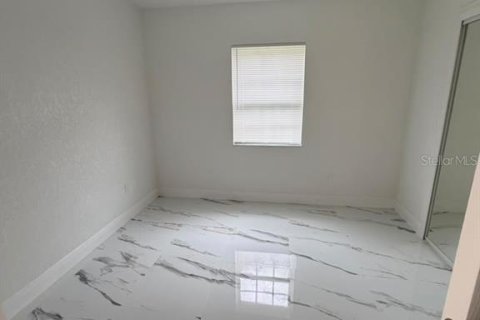 House in Orlando, Florida 5 bedrooms, 174.28 sq.m. № 2412591 - photo 5