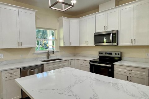 Villa ou maison à vendre à Melrose, Floride: 3 chambres, 144.09 m2 № 2350369 - photo 11