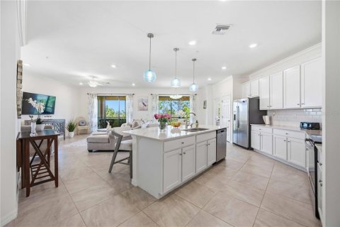 Condo in Venice, Florida, 2 bedrooms  № 2220168 - photo 4