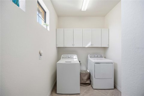 Condo in Venice, Florida, 2 bedrooms  № 2220168 - photo 11