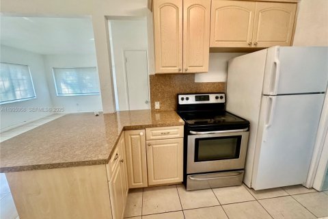 Apartment in North Miami, Florida 1 bedroom, 66.89 sq.m. № 1994292 - photo 3
