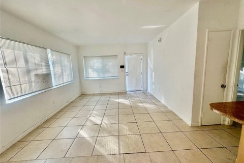 Apartment in North Miami, Florida 1 bedroom, 66.89 sq.m. № 1994292 - photo 1