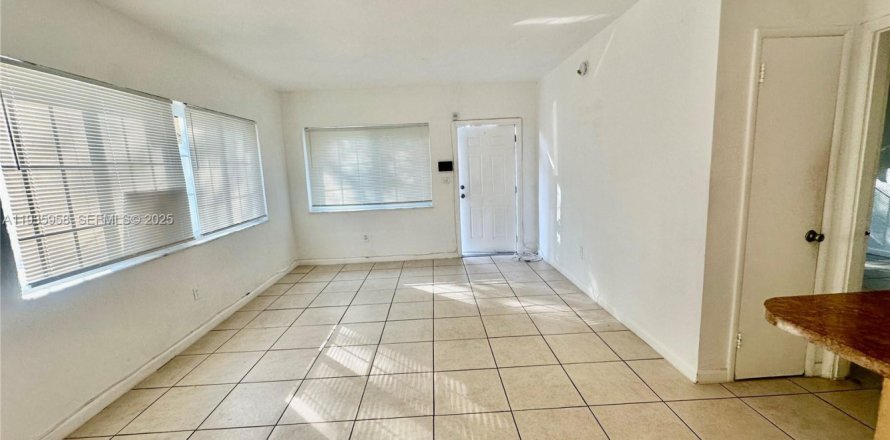 Apartment in North Miami, Florida 1 bedroom, 66.89 sq.m. № 1994292