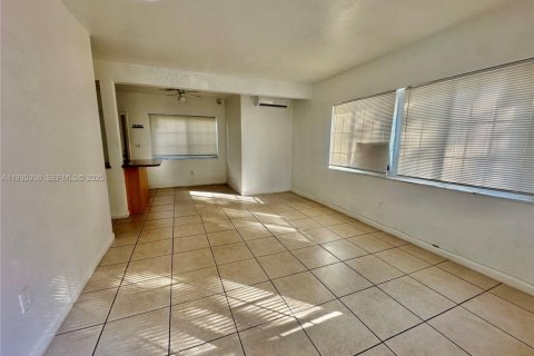 Apartment in North Miami, Florida 1 bedroom, 66.89 sq.m. № 1994292 - photo 7