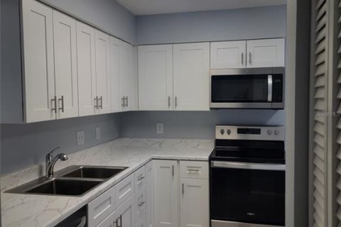Condominio en alquiler en Sarasota, Florida, 2 dormitorios, 91.23 m2 № 1396358 - foto 4