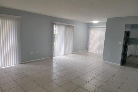 Condominio en alquiler en Sarasota, Florida, 2 dormitorios, 91.23 m2 № 1396358 - foto 3