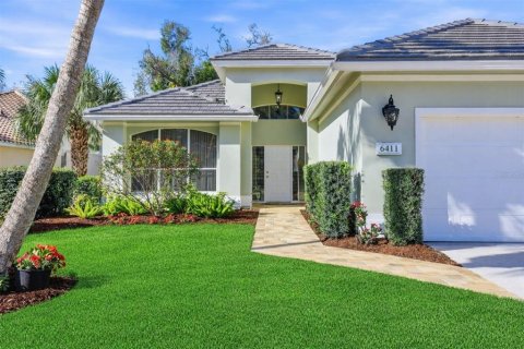 House in University Park, Florida 3 bedrooms, 191.47 sq.m. № 2093273 - photo 2