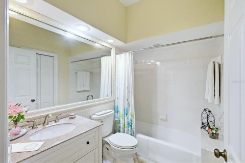 House in University Park, Florida 3 bedrooms, 191.47 sq.m. № 2093273 - photo 25